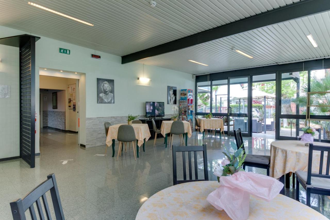 Hotel Villa Merope Rimini Dış mekan fotoğraf
