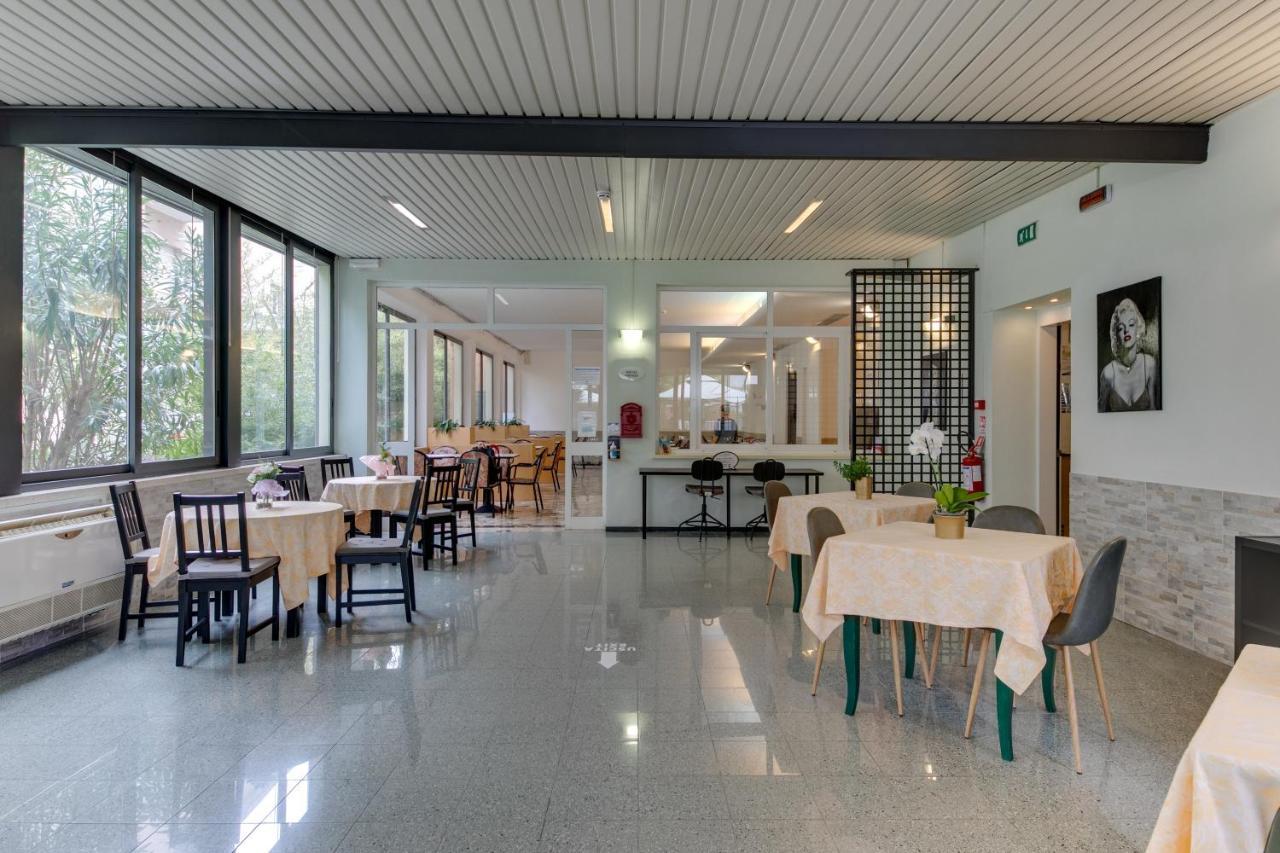 Hotel Villa Merope Rimini Dış mekan fotoğraf